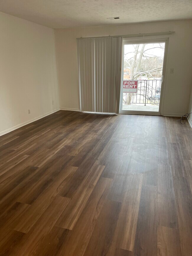 Sala de estar - 6713 Gunston Ln