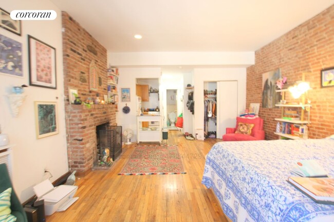 Foto del edificio - 146 W 70th St