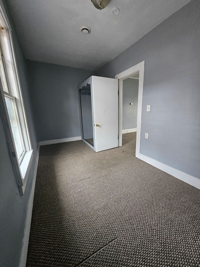 Building Photo - 1619 Chestnut St