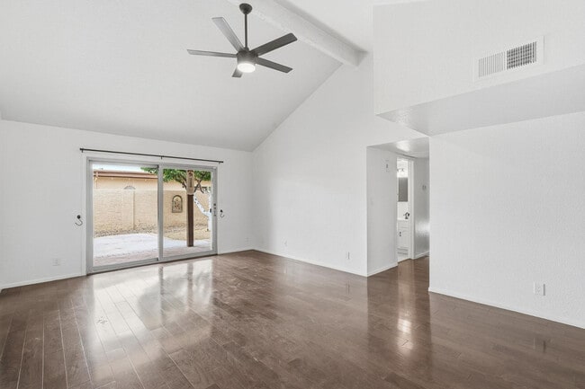 Foto del edificio - 715 W Boxelder Pl