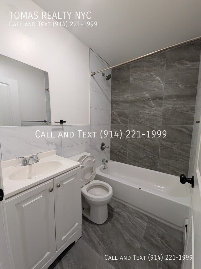 Foto del edificio - 766 E 233rd St