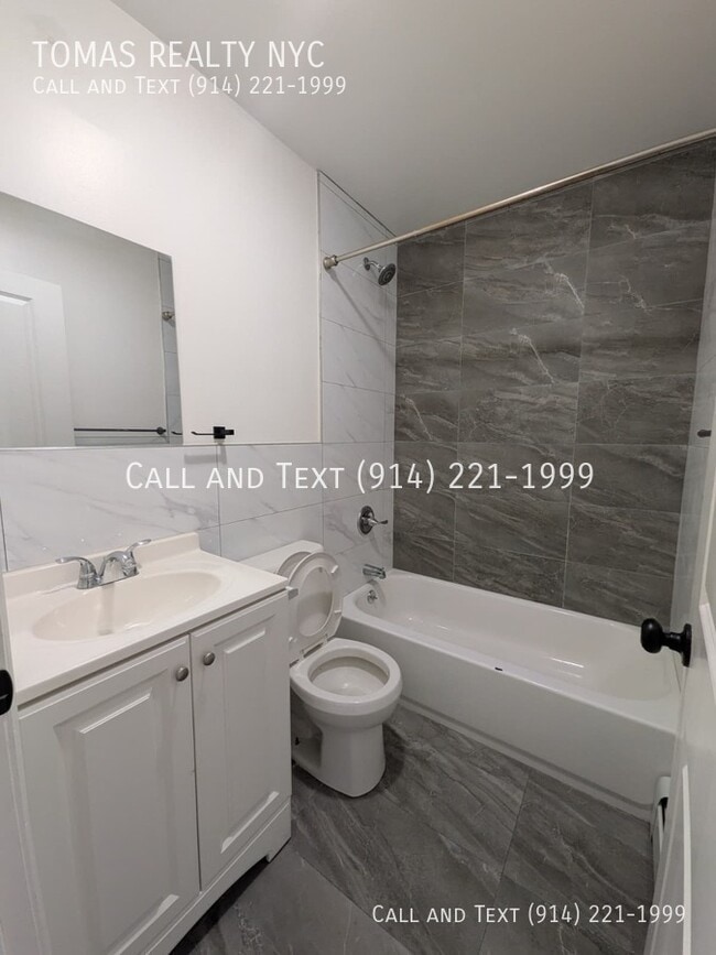 Building Photo - 776 E 233rd St