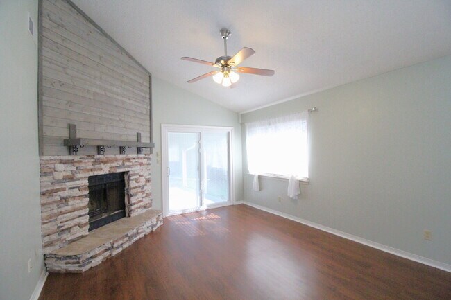 Foto del edificio - NE Pensacola 2BR/2BA with Ensuite, Dining ...
