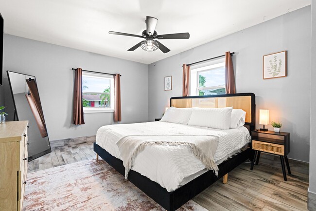 Building Photo - 19165 SE Homewood Ave