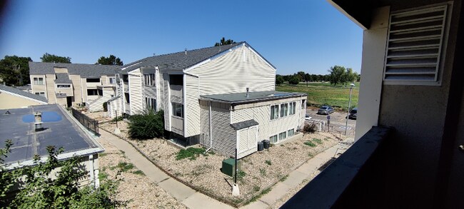 Foto del edificio - 10702 E Exposition Ave