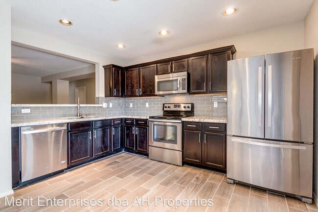 Foto del edificio - 3 br, 2 bath House - 1283 E CLIFTON AVE