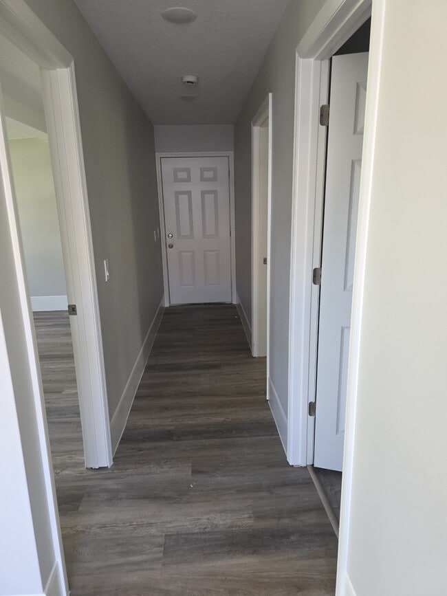 Building Photo - 417 Dove Ave