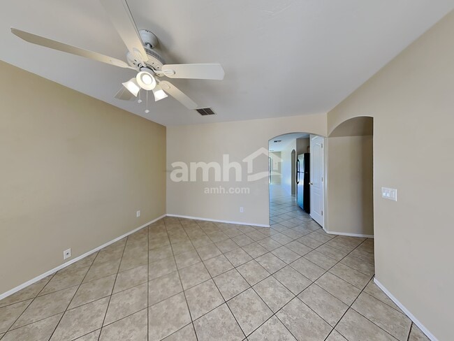 Building Photo - 641 W Flaming Arrow Dr