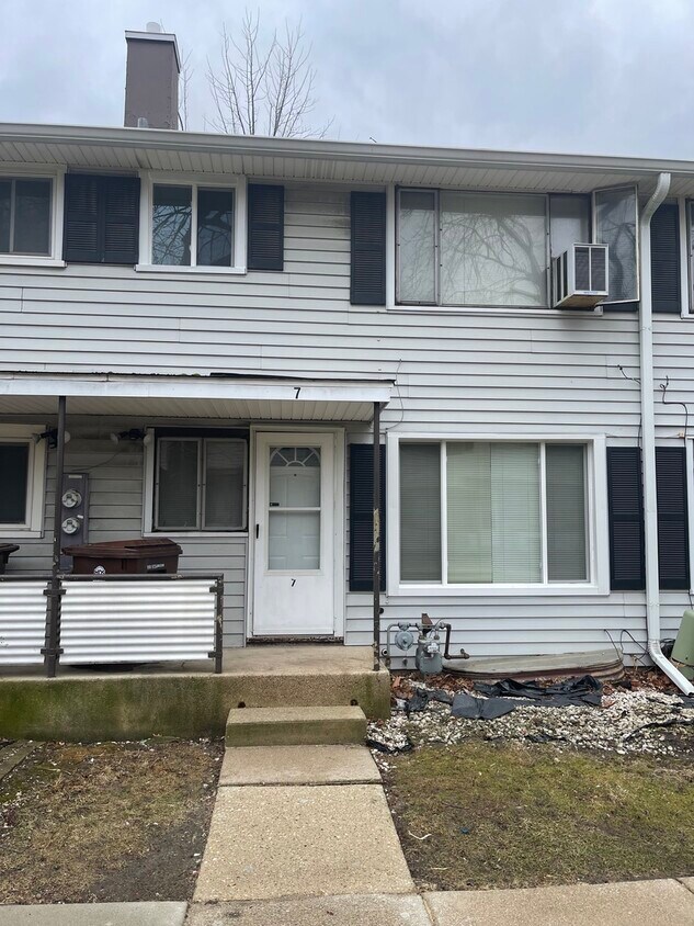 Primary Photo - 7 Hemlock St