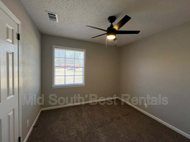 Building Photo - 233 E Shelby Dr