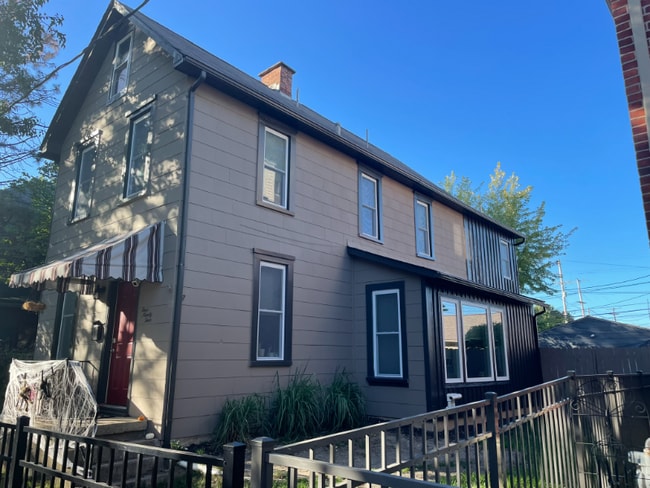 Building Photo - 494 Reinhard Ave