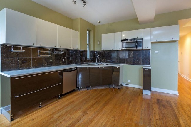 Building Photo - 2148 S Lawndale Ave