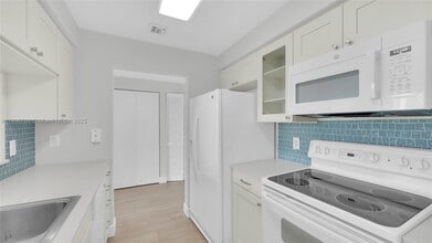 Building Photo - 2475 Brickell Ave