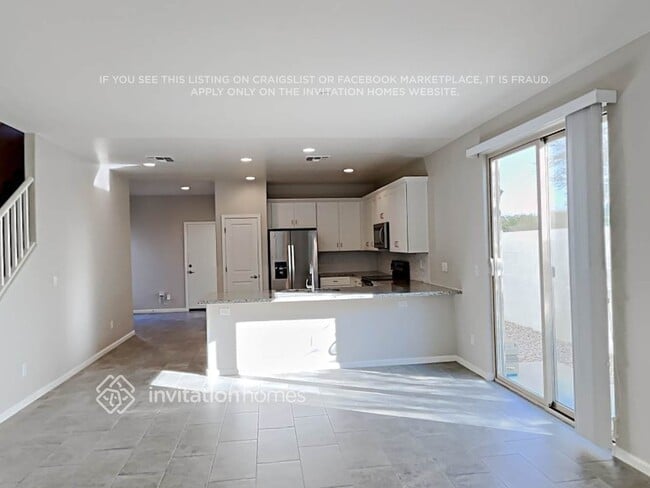 Foto del edificio - 16437 S 10th St