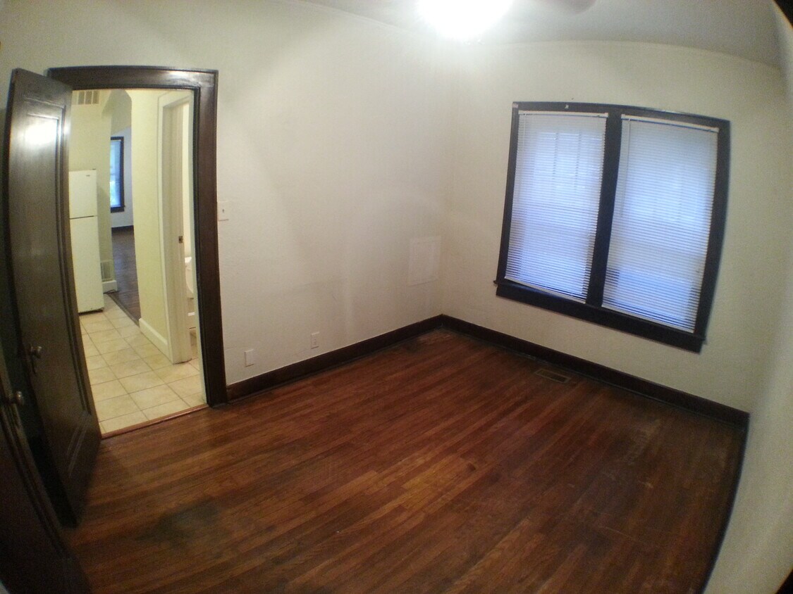 Bedroom - 2525 Shelby Street