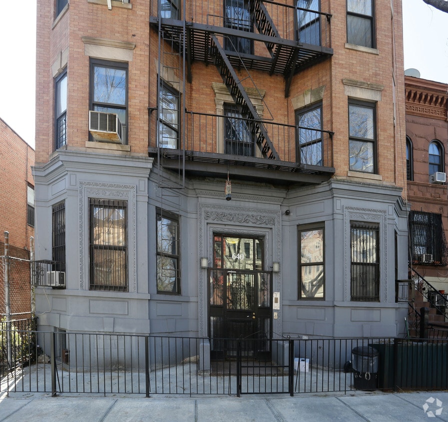 Building Photo - 640 Macdonough St