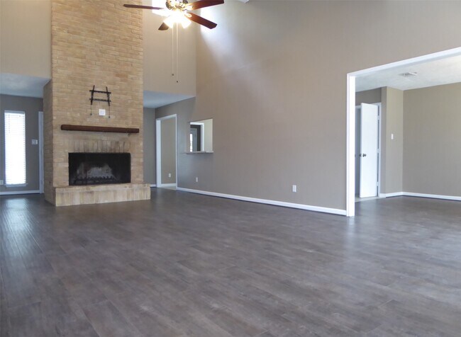 Building Photo - 21311 Park Mt Dr