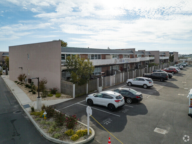 Building Photo - Towne House at Lido Beach