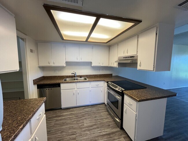 Building Photo - Upstairs 2 Bedroom 2 Bath In Mesa!