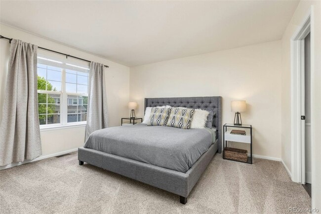 Building Photo - 5733 S Yakima Way