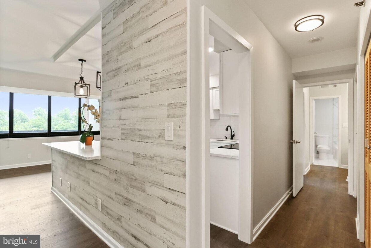 1805 Crystal Dr Unit 409S, Arlington, VA 22202 Room for Rent in