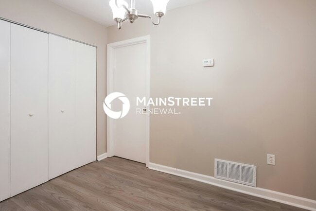 Building Photo - 3 Bedroom Pet-Friendly Home in Riverdale, GA with Main Street Renewal