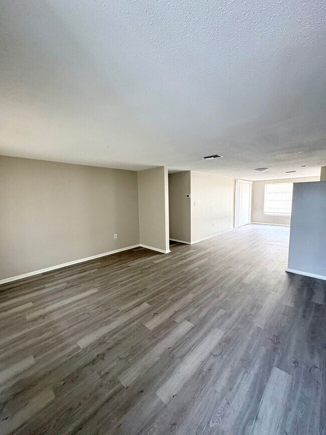 Foto del edificio - 7936 Pineapple Ln