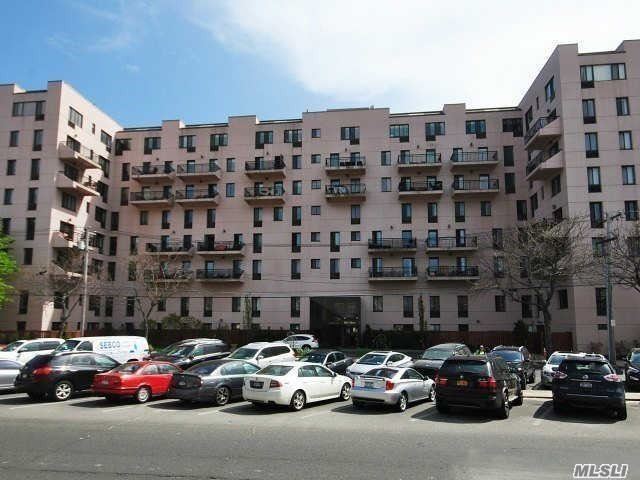 Foto del edificio - 100 W Broadway