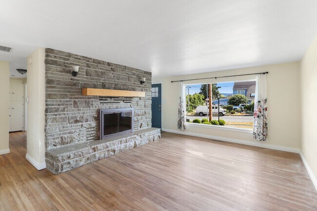 Foto del edificio - Anacortes 4 Bedroom 2 Bathroom - Ideal Loc...