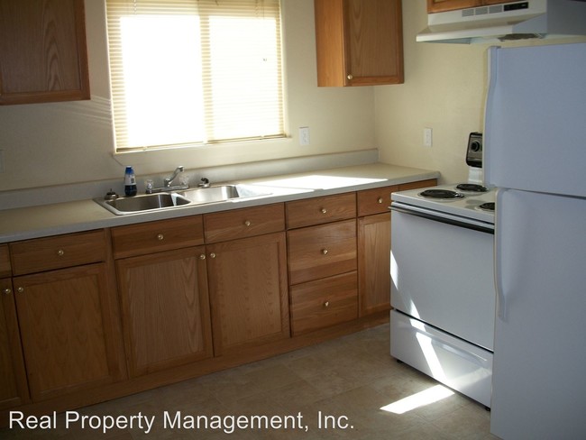 Foto del edificio - 13679-13681 Hill Blvd