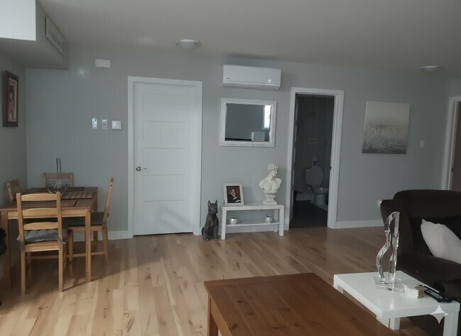 Building Photo - 446 Maize St