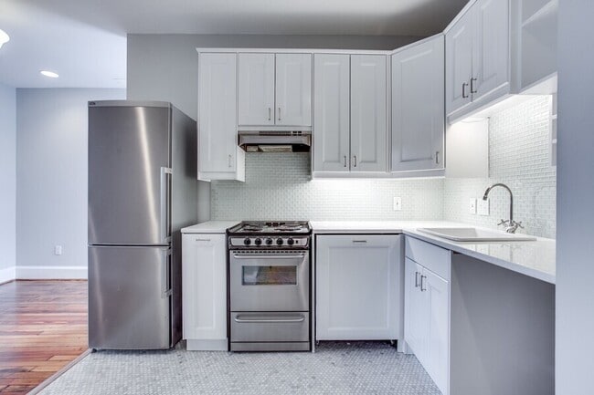 Building Photo - 1127 Fairmont St NW