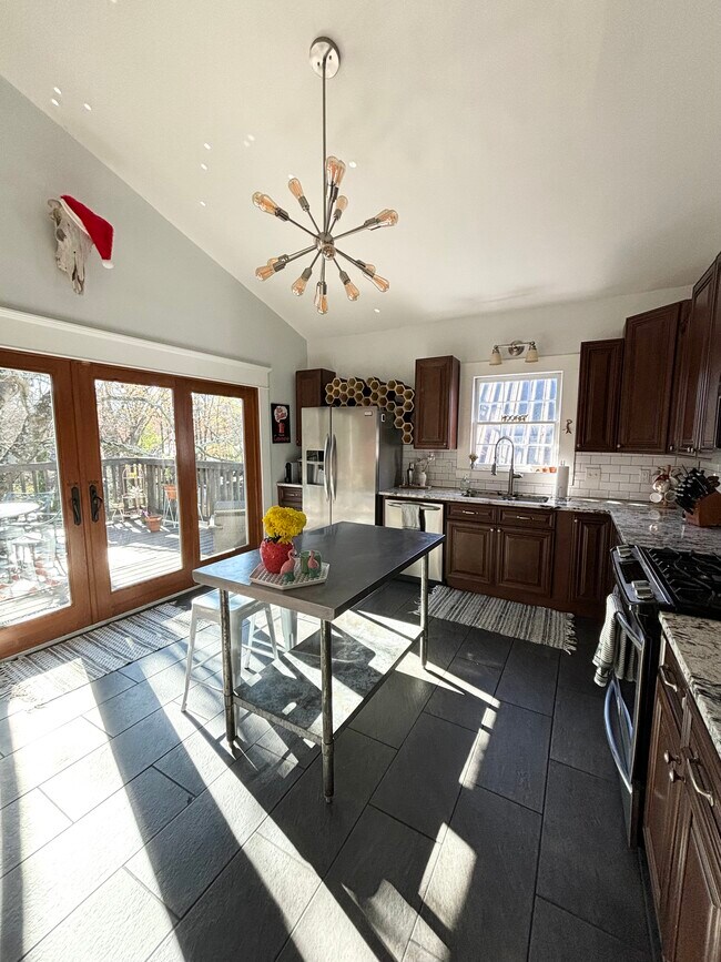 Kitchen - 471 Glenwood Ave SE