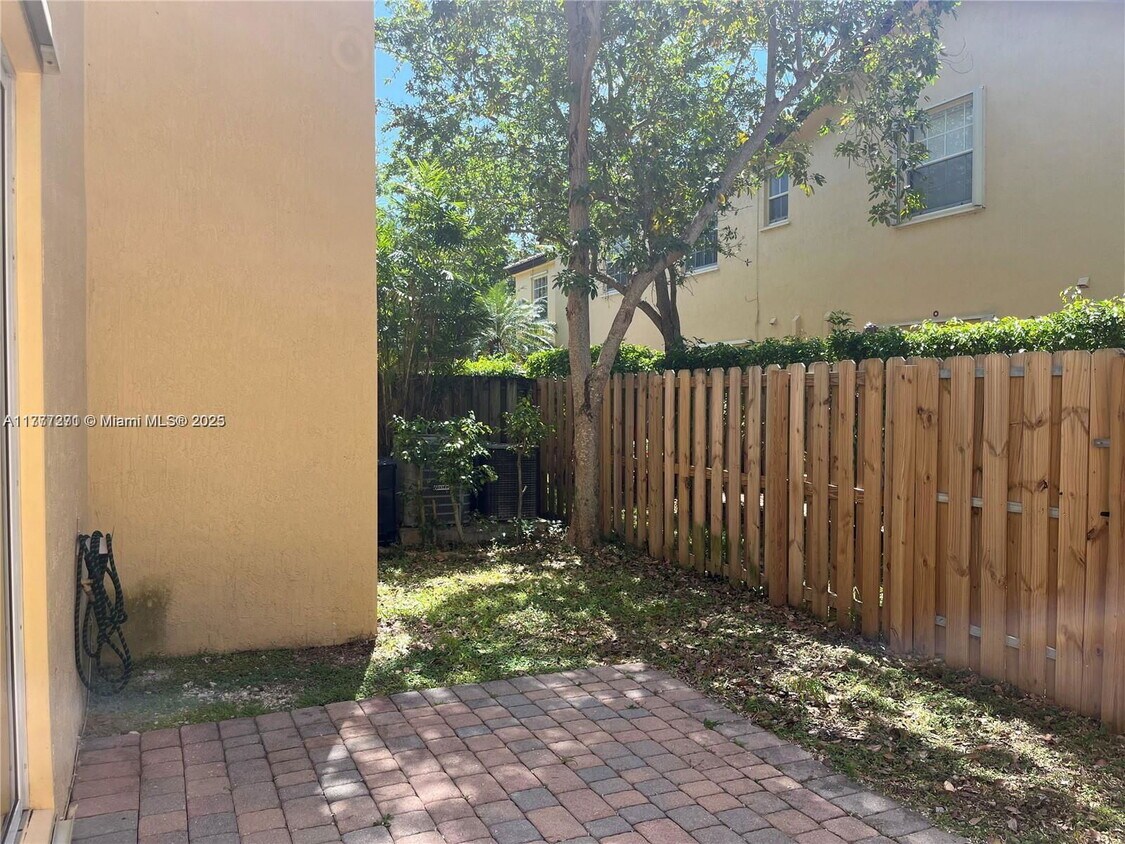 Foto del edificio - 9217 SW 227th St