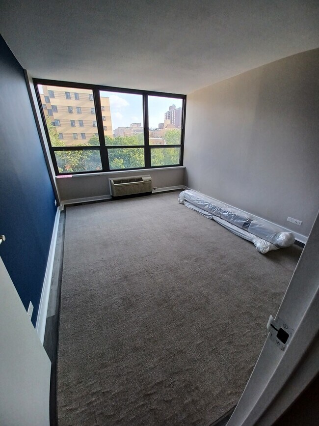 Foto del edificio - 5100 N Marine Dr