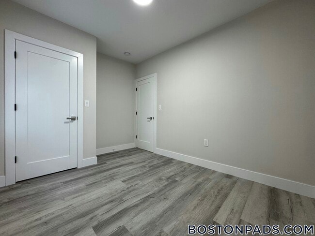 Building Photo - 10 Cawfield St