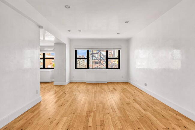 Building Photo - 1474 3rd Ave