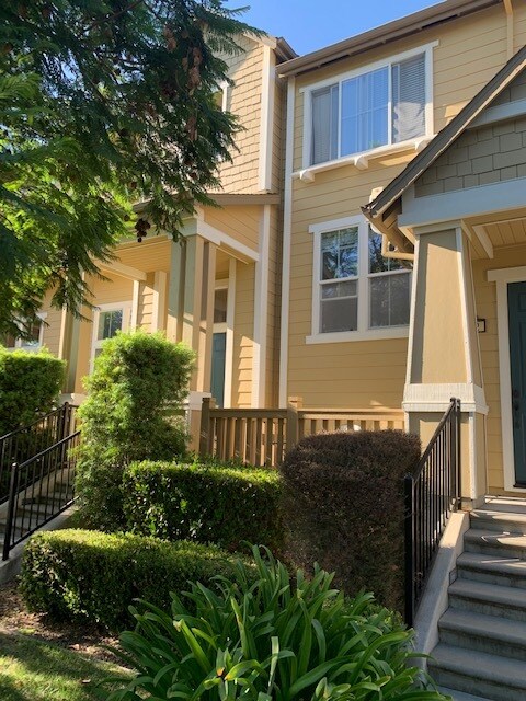 Townhome Complex - 493 Washington Blvd