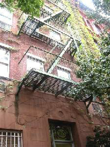 Building Photo - 165 E 104th St