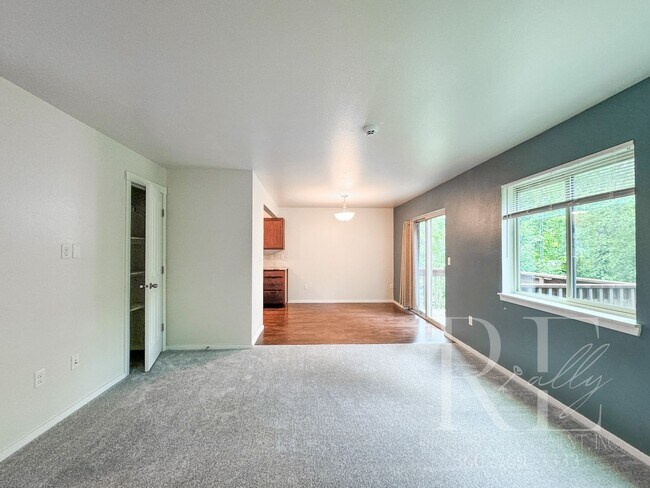 Building Photo - Nice 2-Story End of Road Privacy