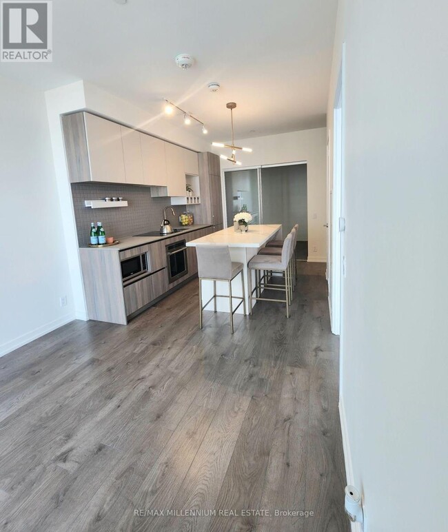 Photo du bâtiment - 950 Portage Pkwy