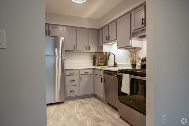1BR, 1BA - 580SF - Kitchen - Center Court Apartments