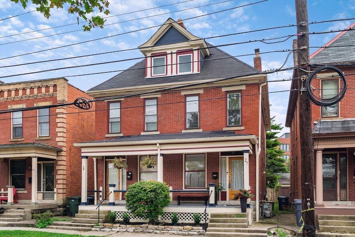 Primary Photo - 27 E 2nd Ave