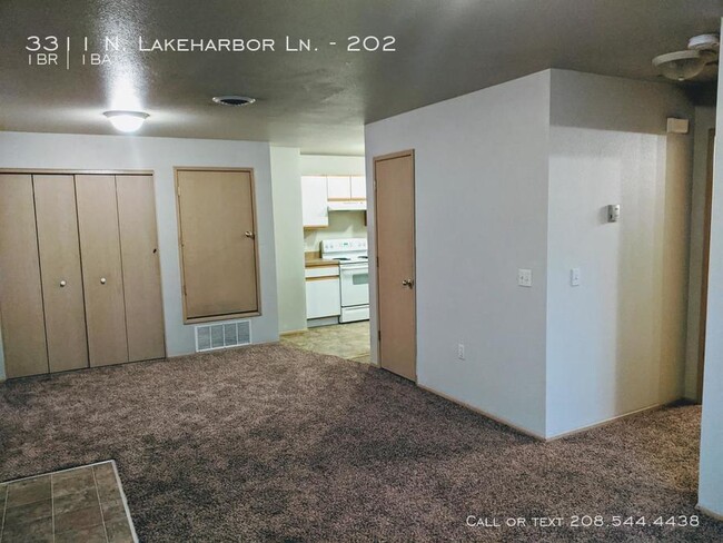 Foto del edificio - 3311 Lake Harbor #202