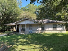 Building Photo - 1308 Charmaine Cir