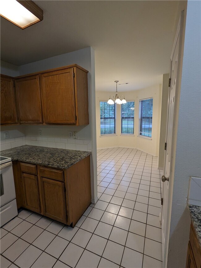 Building Photo - 2046 E Farr Ln