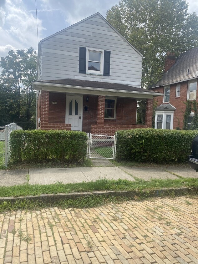 Primary Photo - 751 Mary St