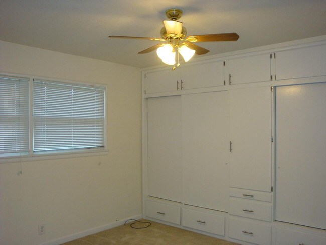 Foto del edificio - 1335 Ashwood Dr