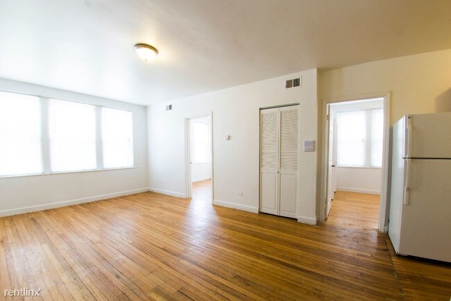 Building Photo - 1 br, 1 bath Apartment - 5101 W Monroe St