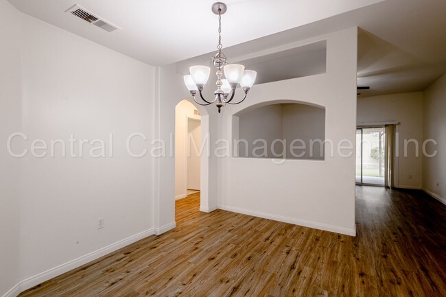 Building Photo - 3 Bedroom/2 Bath Home in San Lauren - $2150 per month!